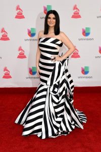 Blanco y negro en la alfombra roja de los Latín Grammy 