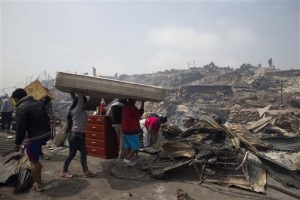 Perú: incendio destruye la única comunidad indígena de Lima 