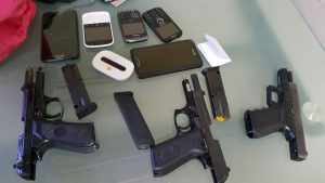 Apresan dos presuntos delincuentes que buscarían contrabando de drogas en Hato Mayor  