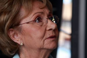 Juanita Castro dolida por muerte de su hermano pero no va al funeral