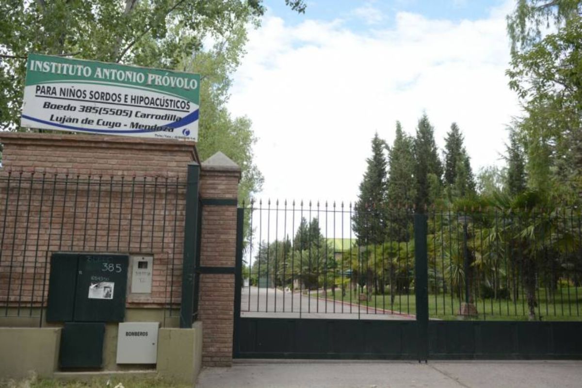 Argentina: dos curas detenidos por abuso de niños sordos
