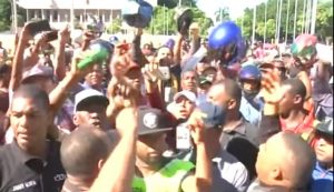 Motoconchistas protestan frente al Congreso contra nueva Ley de Transporte 