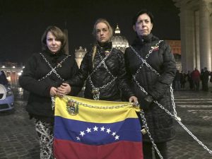 Tintori continua su protesta para que el Papa inste a la liberación de presos