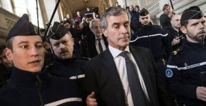 Un exministro de Hollande es condenado a tres años de cárcel por fraude fiscal