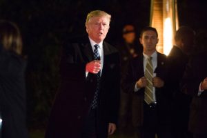 Trump amenaza con un impuesto del 35% a las empresas que trasladen su producción fuera de Estados Unidos