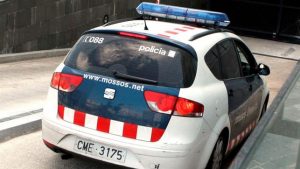 Los Mossos detienen a dos jóvenes que plantaron al juez tras quemar fotos del Rey