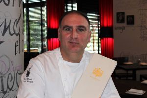 El chef José Andrés propone a Trump zanjar su litigio y dar el dinero que se reclaman a los veteranos