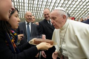 Papa Francisco bromea sobre cumpleaños: ‘Felicitar antes de tiempo trae mala suerte’ 