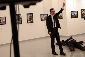 Disparan al embajador ruso en Turquía
