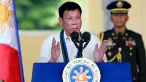 Presidente filipino dice podría imponer ley marcial si problema narco se vuelve 