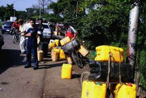 Colombia garantiza abastecimiento de combustible en frontera con Venezuela