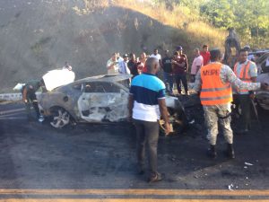 Accidente de tránsito en Cruce de Ocoa deja un muerto y un herido 