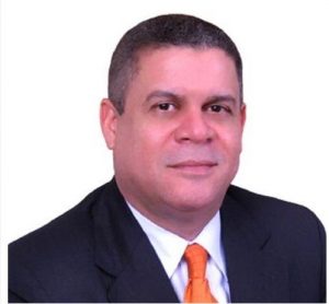Renuncia el diputado Roberto Rodríguez y escogen a su hijo como sustituto