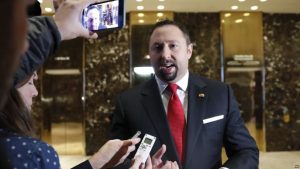 Antes de comenzar, renuncia el director de comunicaciones de Trump