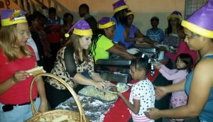 Diputada Karen Ricardo realiza encuentros navideños en sectores de SDE