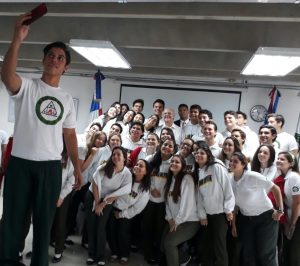 Hipólito insta a jóvenes a participar positivamente en el desarrollo del país.