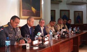 Organismos de seguridad buscarán por cielo, mar y tierra asaltantes de plazas comerciales