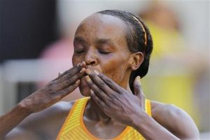 Keniana Jemina Sumgong fija récord en carrera de San Silvestre