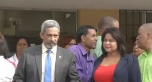 Médicos IDSS montaron vigilia en demanda de que se les pague regalía pascual