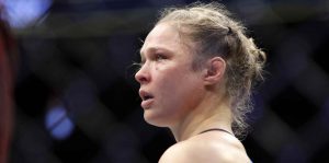 Ronda Rousey es consolada y Amanda Nunes se va a beber luego de pelea