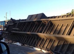 Reportan accidente en la entrada de Yaguate entre dos patanas y un camión 
