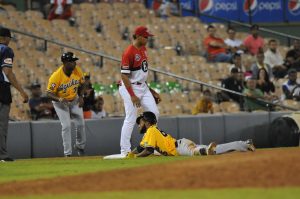Águilas derrotan Leones con bateo de Luna y Almonte