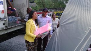 Plan Social asiste a familias tras incendio en barrio Las Ochocientas