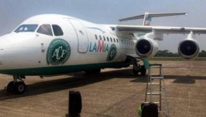 Informe revela que el avión del Chapecoense tenía combustible limitado y sobrepeso