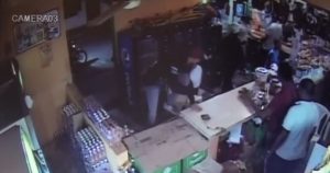Asalto en supermercado de SFM  queda registrado en cámaras de vigilancia