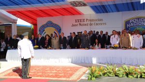 Presidente Medina encabeza graduación de cadetes PN