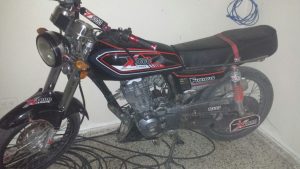 Golpean y detienen tres supuestos delincuentes en La Vega; les ocupan moto
