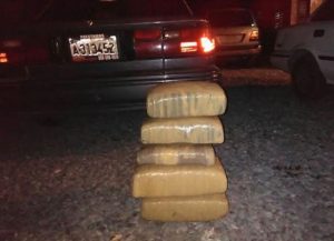 Detenido capitán DNI con cinco paquetes de marihuana