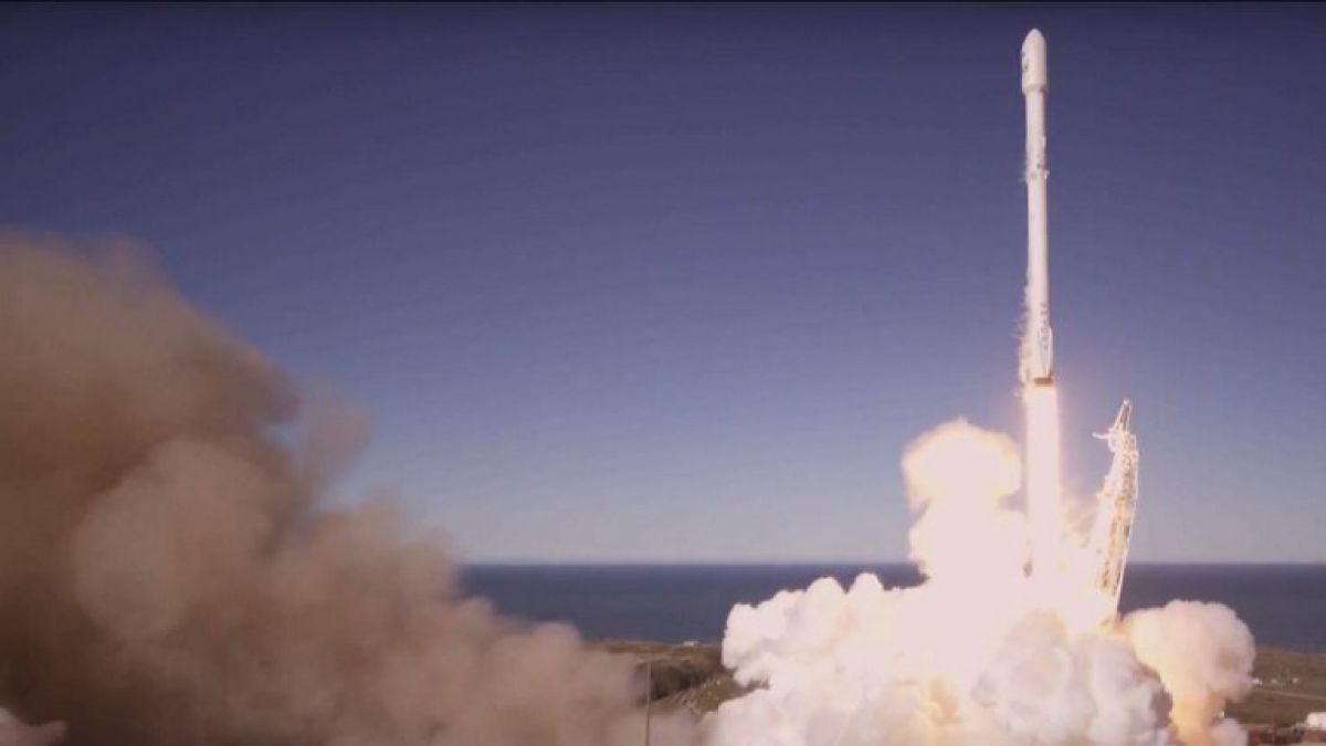 Space X lanza un cohete Falcon 9 con 10 satélites de comunicación