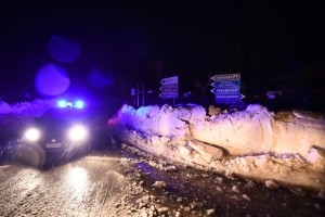 Pocos avances en la búsqueda de supervivientes en el hotel en Italia tras el alud