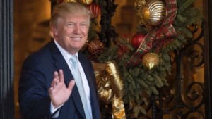 Donald Trump se burla de los servicios de inteligencia de EE.UU.