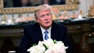 Trump registra la menor aprobación de los últimos 10 presidentes de EE.UU.