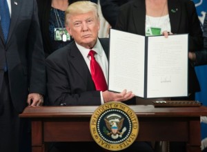 Trump, decidido a suspender la entrada de musulmanes de siete países y de refugiados