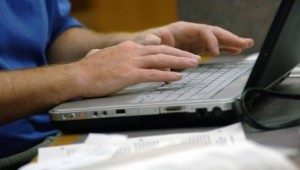 Cubanos entusiasmados  con llegada de internet a las casas