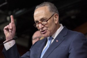 El presidente electo Donald Trump describió este jueves al principal líder demócrata de Estados Unidos como un “payaso” que se comporta como un típico político, y le exigió que coopere con los republicanos.