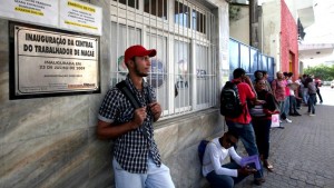 El desempleo en Brasil subió a 12 por ciento y alcanzó un nivel récord