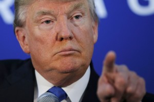 Trump culpa a la aerolínea Delta por problemas en aeropuertos a raíz de su veto