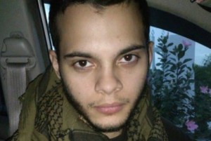 Tirador en aeropuerto EEUU puede enfrentar pena de muerte; su hermano dice no recibió ayuda psicológica
