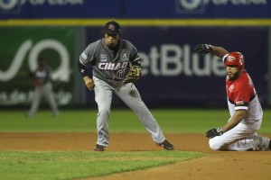 Gigantes ganan a Leones con pitcheo de Riordan