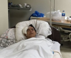 Denuncian mujer permanece retenida por no pagar cuenta en clínica; piden ayuda