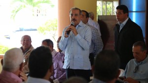 Presidente Medina se reúne con porcicultores y ganaderos del Este