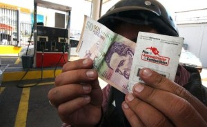 Venezuela: venta de gasolina en frontera con Colombia 