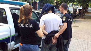Detuvieron profesor de inglés acusado de abusar de menores en Argentina: filmaba las violaciones