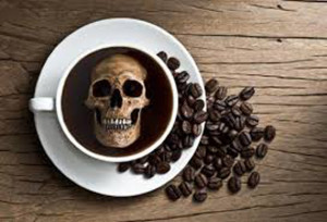 Dos estudiantes casi pierden la vida al consumir una dosis de  300 cafés 