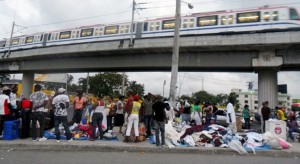 Entidades comunitarias apoyan desalojo de buhoneros parada Mamá Tingo SDN