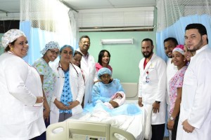 Con 6 libras y parto natural nace primer bebe del 2017